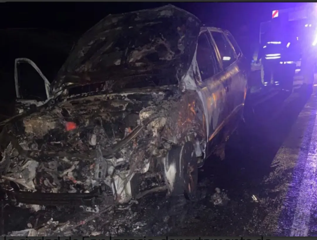 Camioneta arde en llamas en plena ruta en Misiones