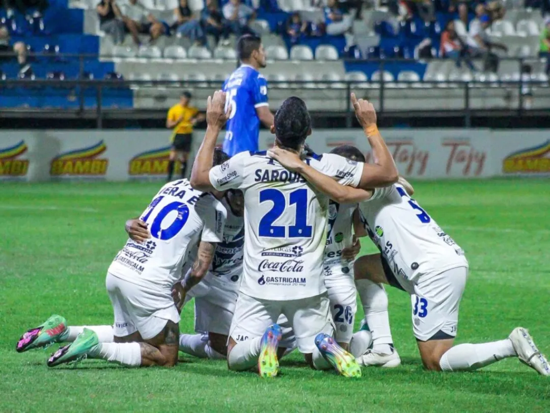 ¡Ameliano volvió a ganar ocho partidos después!