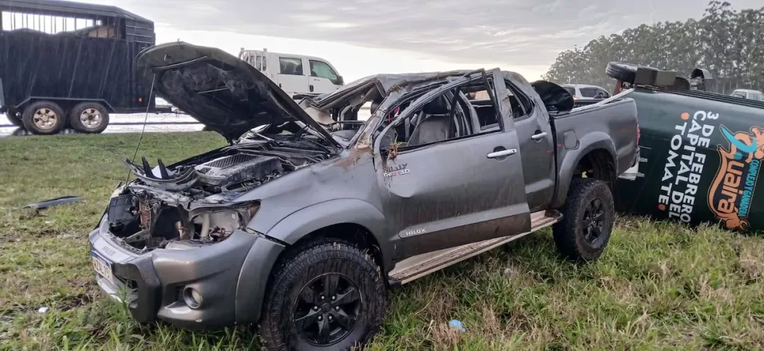 Camioneta que transportaba caballos sufrió vuelco fatal en Campo 9