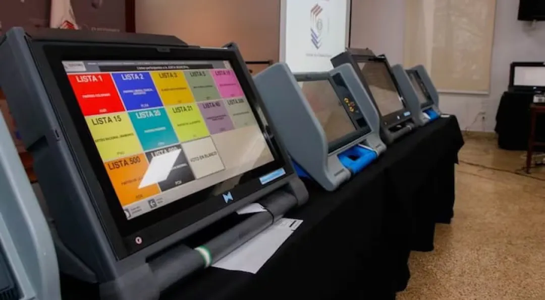 Senado insta a cancelar la compra de máquinas de votación y seguir con alquileres